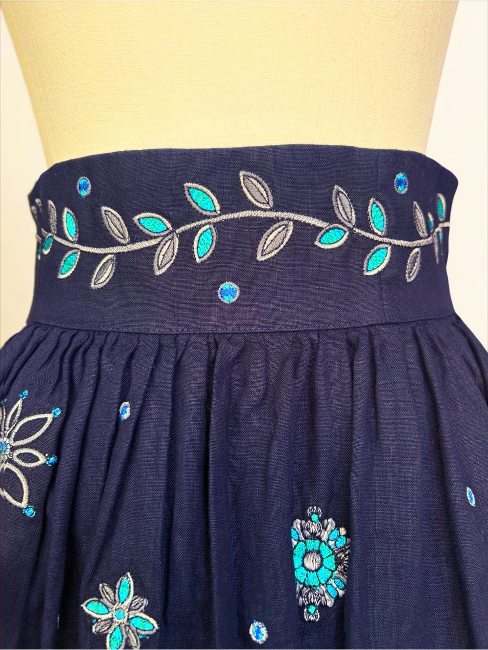 Agua by Agua Bendita Nori Relicario Embroidered Linen Mini Skirt NWT Sz S - Picture 8 of 15